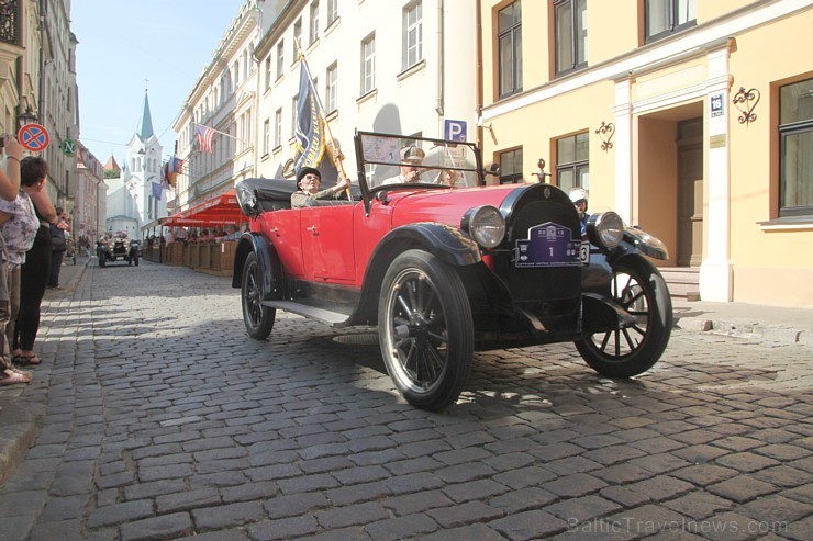 17.08.2013 Rīgas svētku ietvaros norisinājās gada lielākais seno spēkratu salidojums «Rīga Retro 2013». Foto sponsors: www.grandpalaceriga.com 103432