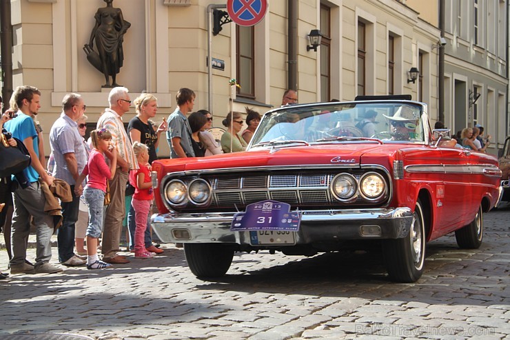 17.08.2013 Rīgas svētku ietvaros norisinājās gada lielākais seno spēkratu salidojums «Rīga Retro 2013». Foto sponsors: www.grandpalaceriga.com 103455