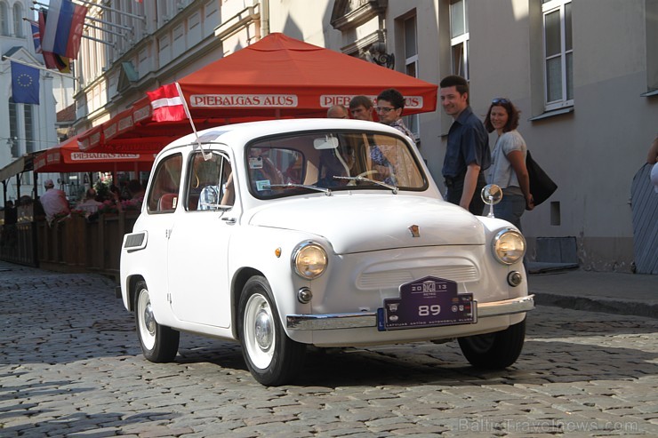 17.08.2013 Rīgas svētku ietvaros norisinājās gada lielākais seno spēkratu salidojums «Rīga Retro 2013». Foto sponsors: www.grandpalaceriga.com 103529