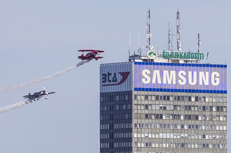 Skats uz Rīgas aviošovu no Radisson Blu Daugava 103555