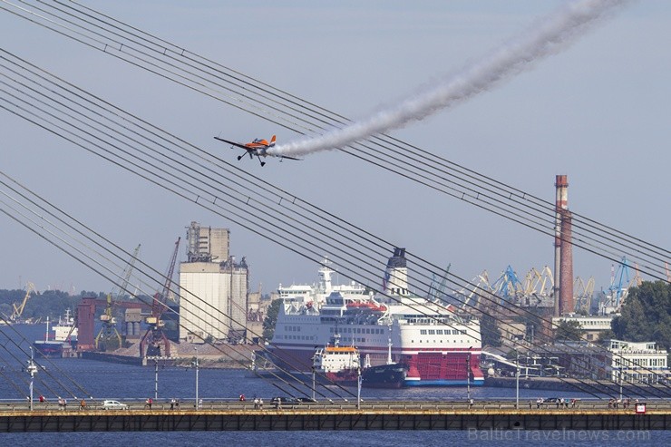 Skats uz Rīgas aviošovu no Radisson Blu Daugava 103559