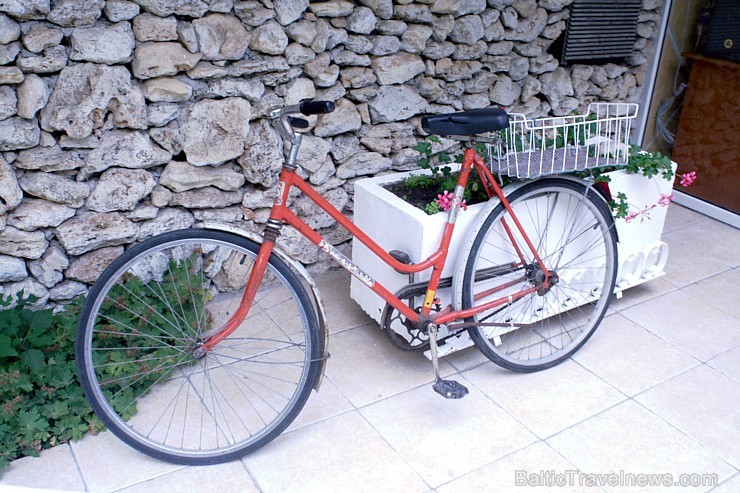 Kūrorts ir ekoloģiski tīrs, tāpēc ir neierasts transports - karietes, velorikšas, mini vilcieni.
Foto sponsors: www.novatours.lv 103687