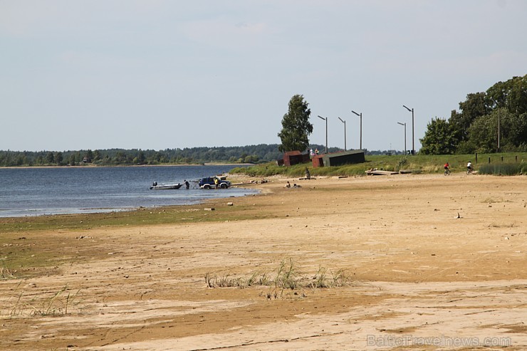 Svētā Meinarda sala Daugavā pie Ikšķiles ir aizsniedzama sausām kājām. Foto sponsors: www.meidrops.lv 103700