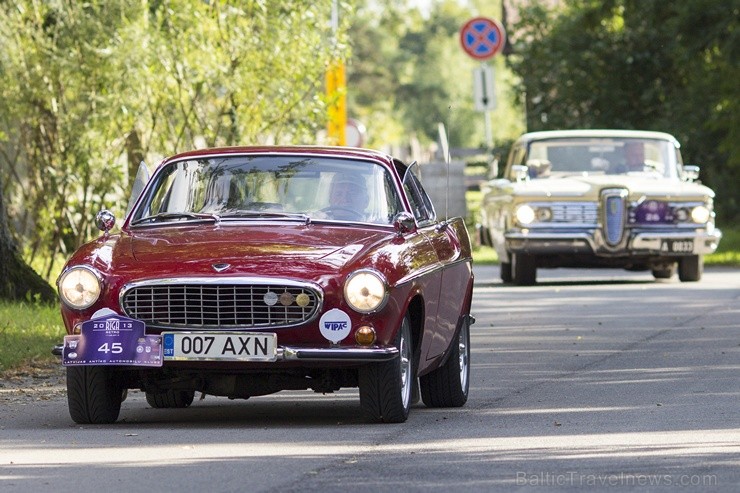 Vairākās Rīgas vietās bija aplūkojami aptuveni 100 senie spēkrati, kuri piedalījās starptautiskajā seno spēkratu salidojumā Riga Retro 2013 103739