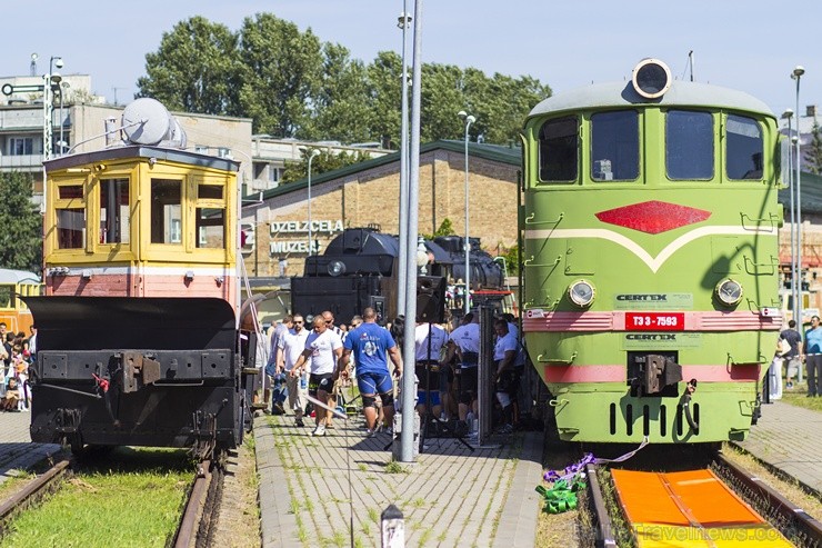 Rīgas svētku viesi klātienē varēja vērot pirmo Latvijas čempionātu smaguma vilkšanā, kurā Latvijas spēkavīri vilka 24 tonnas smagu sniegtīri un 254 to 103741