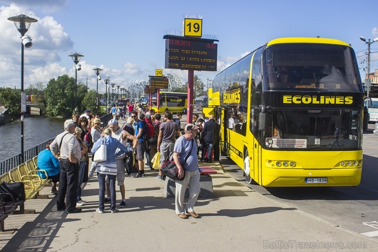 Ar Ecolines autobusiem ik dienas pasažieriem iespējams komfortabli ceļot starp 18 valstīm un gandrīz 200 pilsētām  - www.ecolines.lv 104118