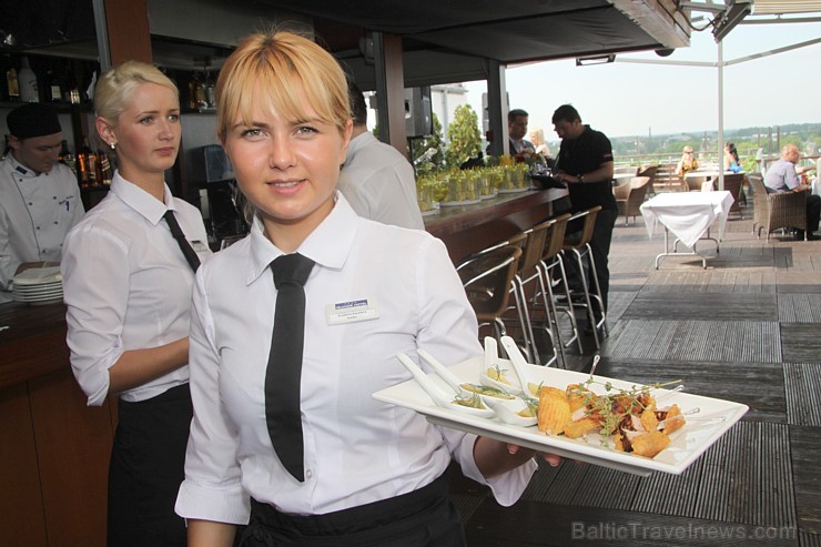 Pārdaugavas viesnīcas «Islande Hotel» (www.islandehotel.lv) jumta terase piedāvā burvīgu panorāmas skatu 104226