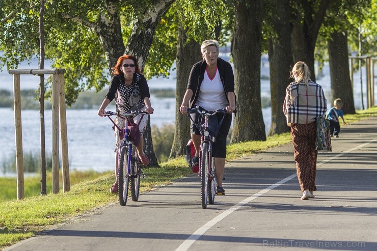 Ķengaraga promenāde kļuvusi par populāru daudzu iedzīvotāju atpūtas vietu 104263