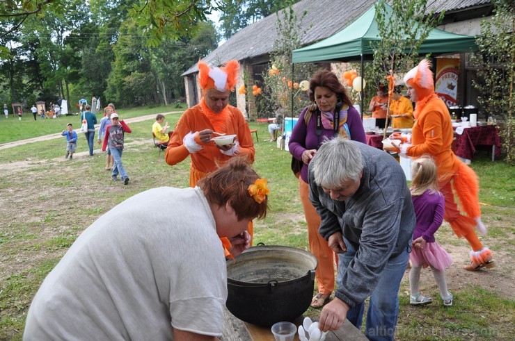 Vasaras izskaņā, 24. augustā, Krāslavas pilsētas estrādi pārņēma svētku noskaņa. Un ne velti! Jo te notika otrais Rudo saiets. Foto: www.visitkraslava 104282