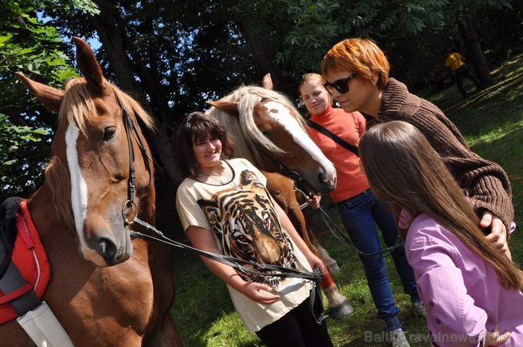 Vasaras izskaņā, 24. augustā, Krāslavas pilsētas estrādi pārņēma svētku noskaņa. Un ne velti! Jo te notika otrais Rudo saiets. Foto: www.visitkraslava 104283