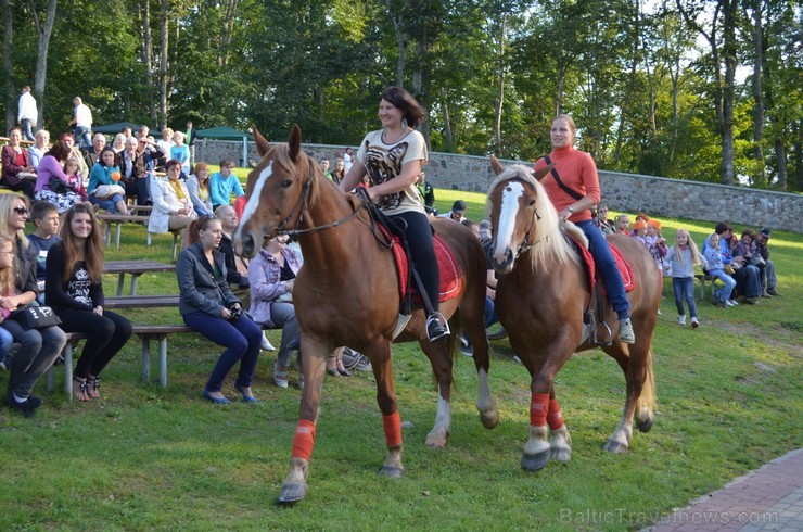 Vasaras izskaņā, 24. augustā, Krāslavas pilsētas estrādi pārņēma svētku noskaņa. Un ne velti! Jo te notika otrais Rudo saiets. Foto: www.visitkraslava 104296