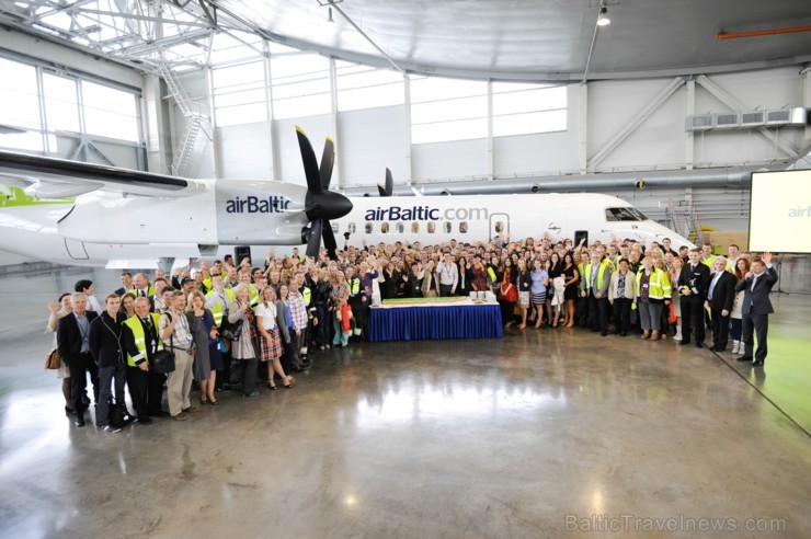 airBaltic nodrošina tiešos lidojumus no Rīgas uz 60 galamērķiem - www.airBaltic.lv 104811