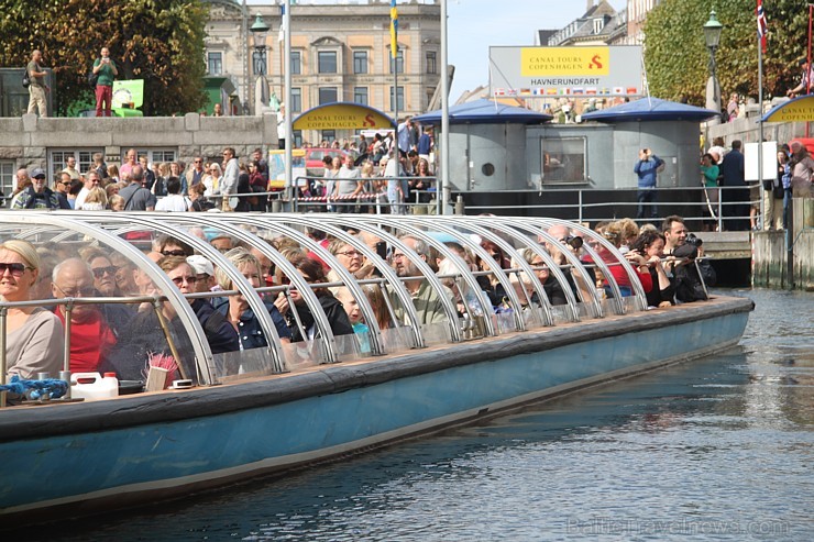 Dānijas galvaspilsētu Kopenhāgenu var ērti apskatīt ar liellaivas palīdzību - www.visitcopenhagen.com 105653