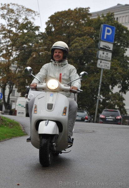 Arī garākajā maršrutā no Juglas 11 kilometru distanci visātrāk nobrauca divriteņu transporta līdzeklis – Gudrā Pilsētnieka Anša vadītais motorollers. 105977