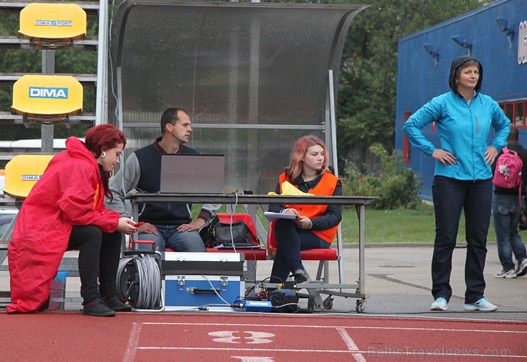 Ogres novada jaunie vieglatlēti sacenšas par sportiskāko skolu. Foto sponsors: www.latvijascentrs.lv 106061