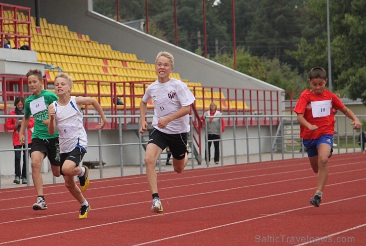 Ogres NSC atklātās sacensības vieglatlētikā «Iesildamies rudenim» D grupai, kurās 20.09.2013 ņēma dalību vairāku Latvijas novadu jaunie sportisti 106211