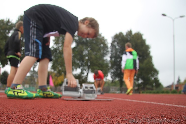 Ogres NSC atklātās sacensības vieglatlētikā «Iesildamies rudenim» D grupai, kurās 20.09.2013 ņēma dalību vairāku Latvijas novadu jaunie sportisti 106217