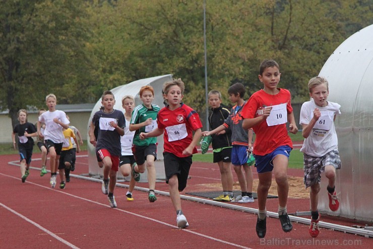 Ogres NSC atklātās sacensības vieglatlētikā «Iesildamies rudenim» D grupai, kurās 20.09.2013 ņēma dalību vairāku Latvijas novadu jaunie sportisti 106219