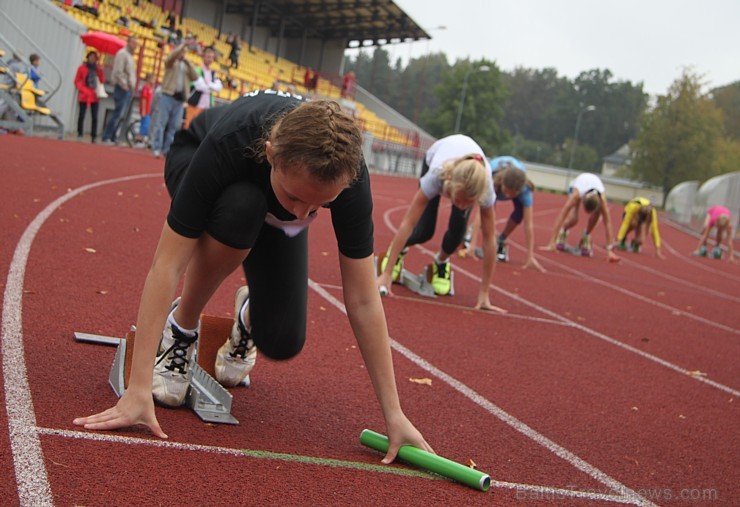 Ogres NSC atklātās sacensības vieglatlētikā «Iesildamies rudenim» D grupai, kurās 20.09.2013 ņēma dalību vairāku Latvijas novadu jaunie sportisti 106227