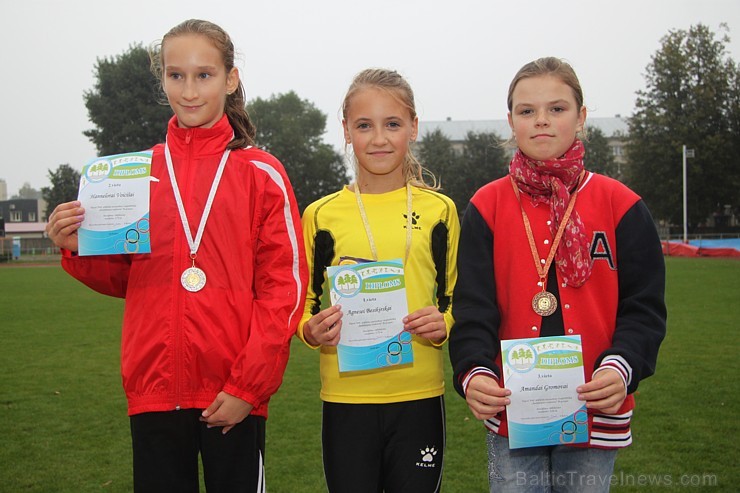 Ogres NSC atklātās sacensības vieglatlētikā «Iesildamies rudenim» D grupai, kurās 20.09.2013 ņēma dalību vairāku Latvijas novadu jaunie sportisti 106234