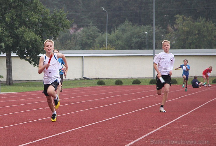 Ogres NSC atklātās sacensības vieglatlētikā «Iesildamies rudenim» D grupai, kurās 20.09.2013 ņēma dalību vairāku Latvijas novadu jaunie sportisti 106240