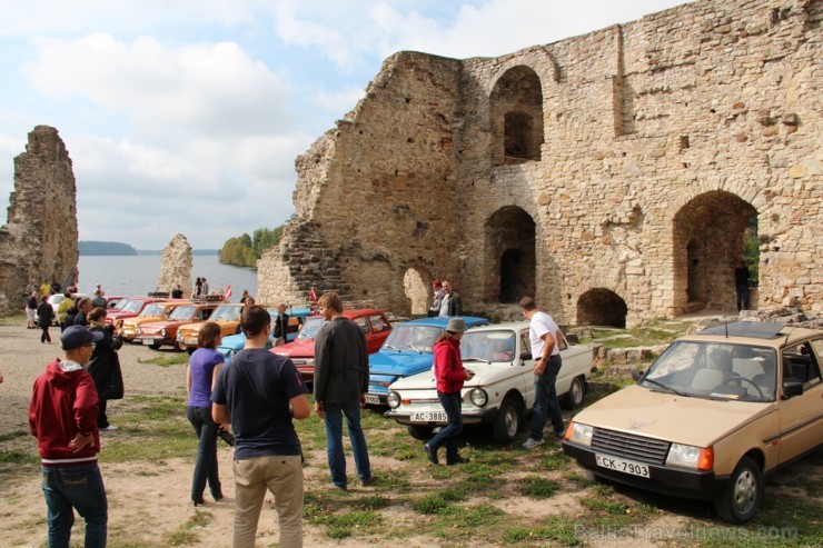 Kokneses pilsdrupās un Likteņdārzā 21.09., pateicoties Kokneses Jauniešu biedrības iniciatīvai, bija iespēja apskatīt retro automobiļus ZAZ. Parādi ar 106543