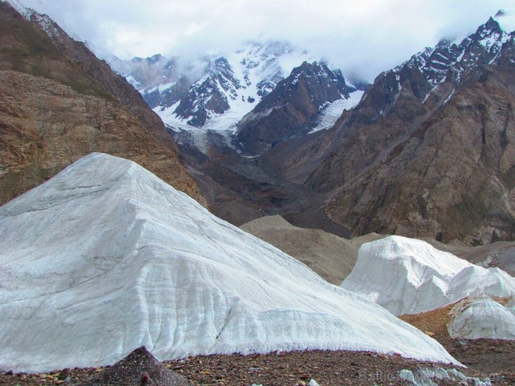 Aisbergi uz Baltoro ledāja 106736