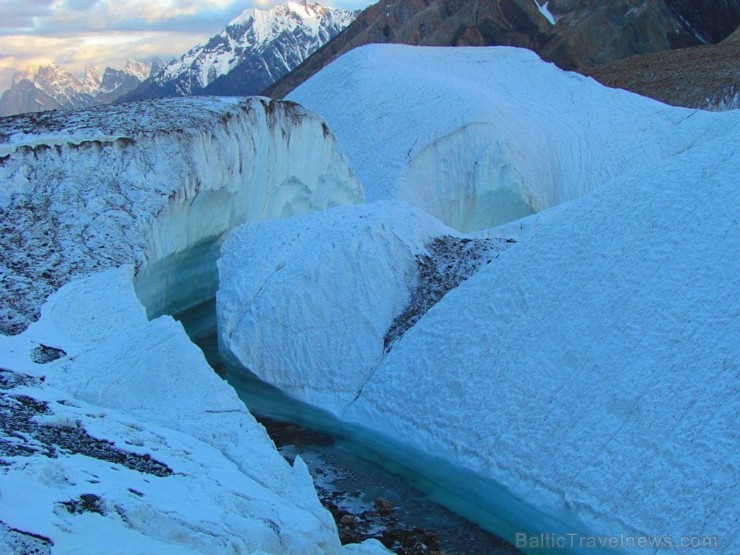 Baltoro ledāja plaisa, aiza un upīte 107157