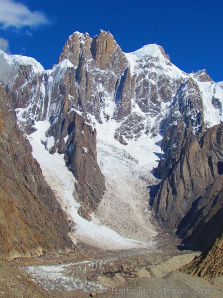 Salīdzinot ar Nepālas slavenajiem trekingiem - tas ir pilnīgi savādāks. 1. - jau ainavu dēļ, jo nekur pasaulē tik daudz lielo kalnu gigantu un ledāju  107162