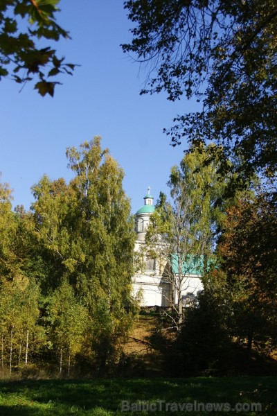 Sunākstes vecie kapi glabā daudzus dzīvesstāstus, tai skaitā Vārnavas muižas īpašnieka meitas un Vecā Stendera 107203