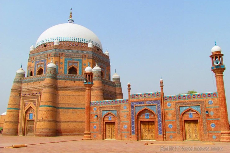 14. gs. sākumā celtais Shah Rukn-e-Alam mauzolejs Multanā. Vairāk par ceļojumu - www.impro.lv 107426