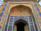 Samarkandai un Bukharai līdzīgais stils, kur senās ķieģeļu ēkas tiek izdekorētas ar zilām, rotājumiem bagātām flīzēm, ir raksturīgas gan Multanas liel 7
