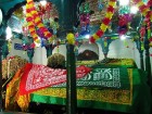 Učšarifā, līdzīgi kā Multanā, iespaidīgos mauzolejos atdusas islāma jeb sufisma prominences, tādi kā Jalaluddin Surkh Bukhari, kurš islāmam pievērsa p 20