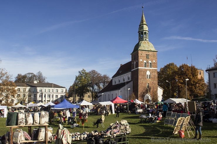 Valmieras Svētā Sīmaņa baznīca Gaujas stāvajā krastā uzcelta 13. gadsimtā 107647