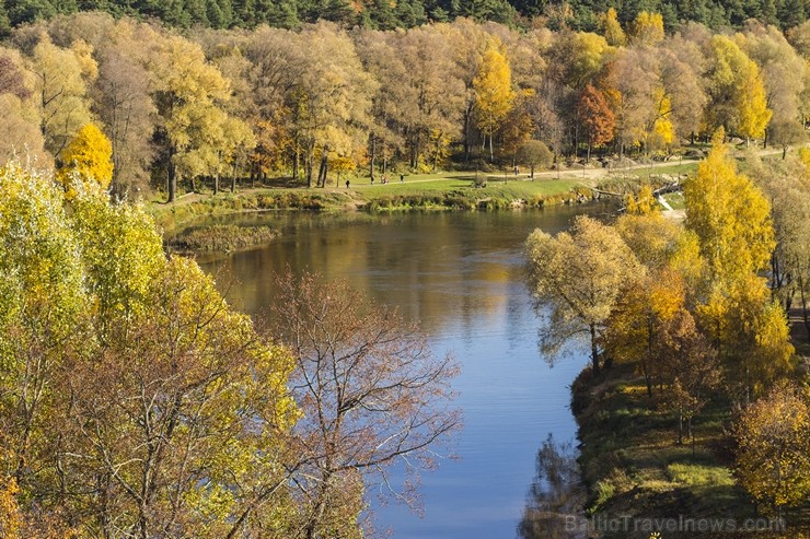 Svētā Sīmaņa baznīca ir lieliska platforma zelta rudens baudīšanai Valmierā 107657