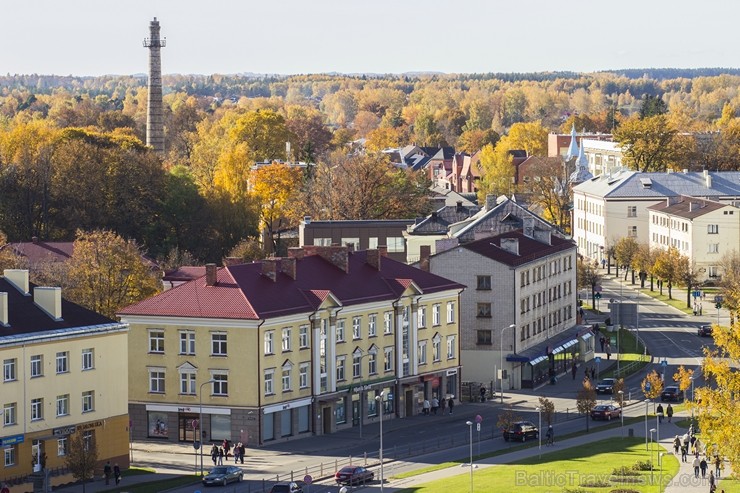 Svētā Sīmaņa baznīca ir lieliska platforma zelta rudens baudīšanai Valmierā 107658