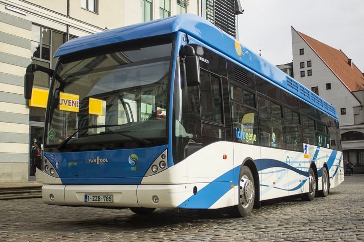 Trešdien, 16. oktobrī, Rātslaukumā pirmo reizi Baltijā tika demonstrēts autobuss, kas darbojas ar ūdeņraža tehnoloģijām 107697