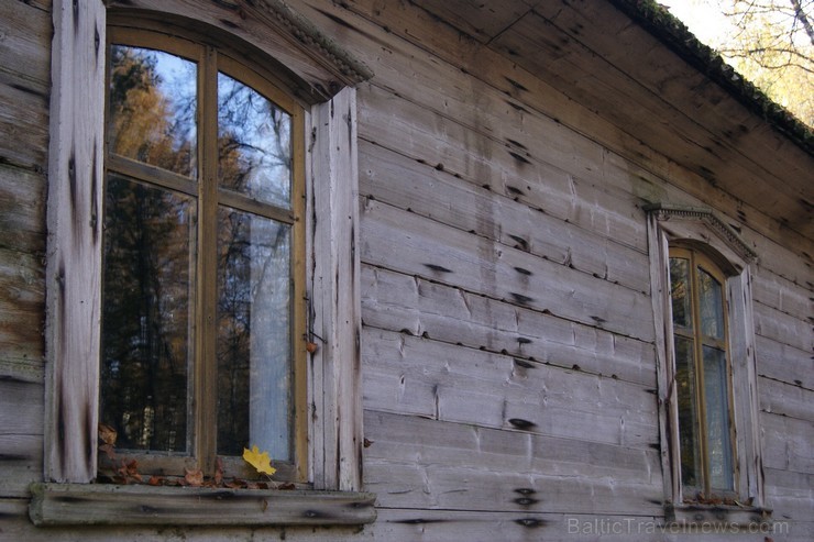 Kankaļu Svētā Jāņa Kristītāja Romas katoļu baznīca ir  Eiropas nozīmes koka arhitektūras piemineklis. Tā atrodas Neretas novada Mazzalves pagastā 107724