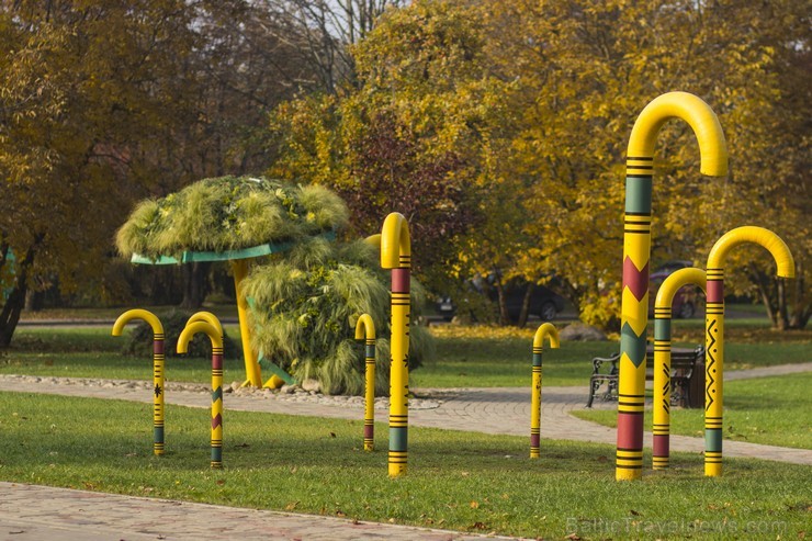 Siguldas spieķu parks ir veltījums Siguldas raksturīgākajam suvenīram – pastaigu spieķim 107902