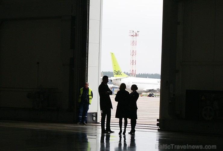 Latvijas nacionālā aviokompānija airBaltic 24.10.2013 svinīgi atklājusi savu īpašā dizaina Boeing 737 lidmašīnu, lai atzīmētu sadarbības uzsākšanu ar  108268