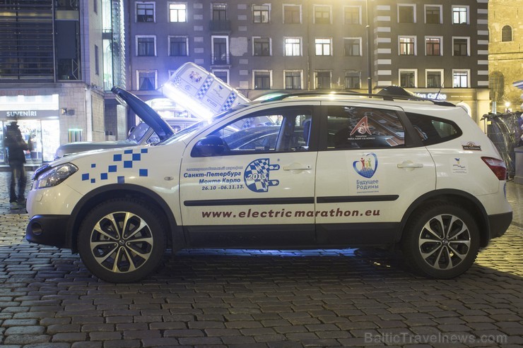 Rātslaukumā ieradušies elektromobiļu rallija Sanktpēterburga – Montekarlo dalībnieki 108340
