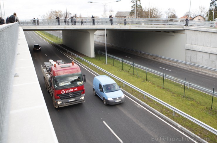 Ceļo droši! Satiksmei pilnībā atklāta Dienvidu tilta trešā kārta 108421