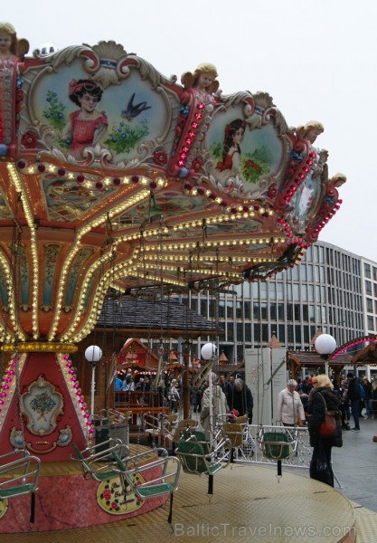 Kā novēroja Travelnews.lv redakcija, Vācijas galvaspilsētā Berlīnē (Potsdamas laukumā) novembra sākumā jau valda Ziemassvētku atmosfēra. Foto sponsors 108841