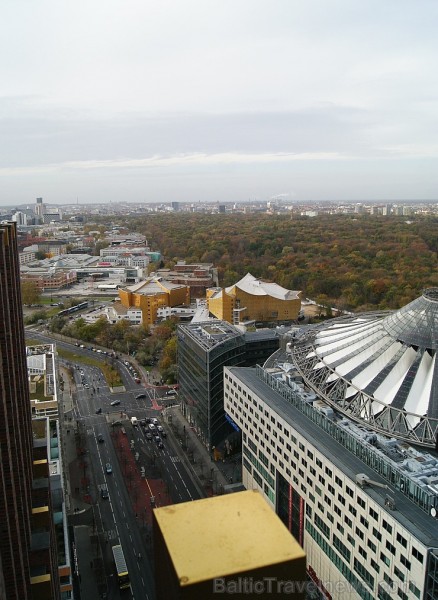 No Berlīnes Potsdamas laukuma paveras elpu aizraujošs skats uz pilsētu. Šeit patiešām var redzēt, ka Berlīne ir metropole - pilsētai malu nemaz nevar  108955