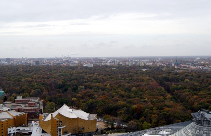 No Berlīnes Potsdamas laukuma paveras elpu aizraujošs skats uz pilsētu. Šeit patiešām var redzēt, ka Berlīne ir metropole - pilsētai malu nemaz nevar  108971