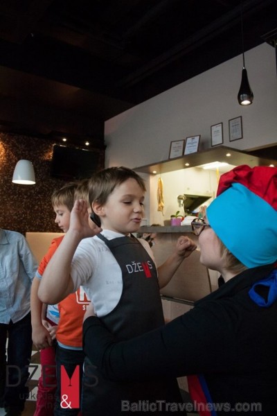 Katru otro sestdienu no pulksten 16.00 līdz 18.00 Rīgas restorānā Džems norisinās jautrā bērnu pavārskola. Vairāk informācijas interneta vietnē www.dz 109279