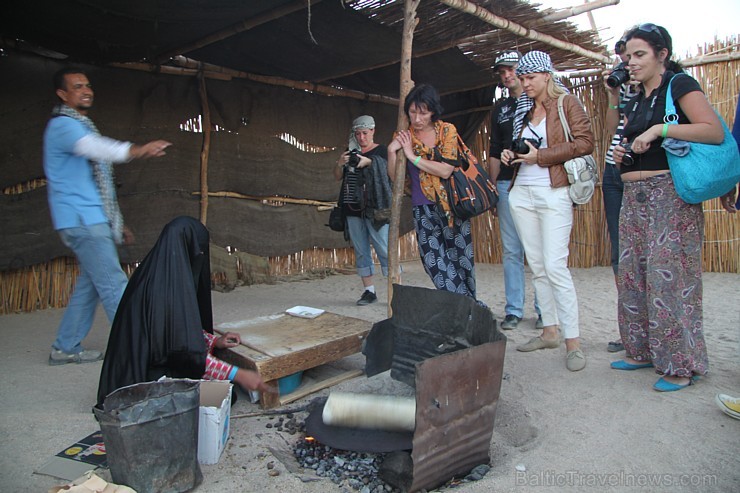 Travelnews.lv ciemojas pie beduīniem. Vairāk informācijas par ceļojumiem uz Ēģipti - www.GoAdventure.lv 109519