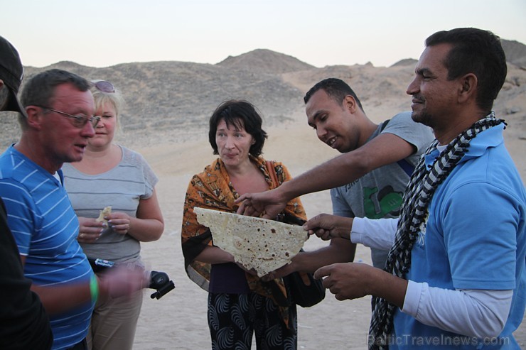 Travelnews.lv ciemojas pie beduīniem. Vairāk informācijas par ceļojumiem uz Ēģipti - www.GoAdventure.lv 109523