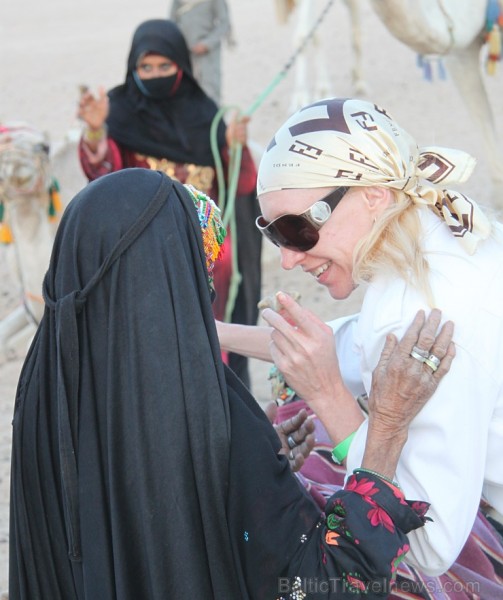 Travelnews.lv ciemojas pie beduīniem. Vairāk informācijas par ceļojumiem uz Ēģipti - www.GoAdventure.lv 109528