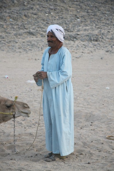 Travelnews.lv ciemojas pie beduīniem. Vairāk informācijas par ceļojumiem uz Ēģipti - www.GoAdventure.lv 109539